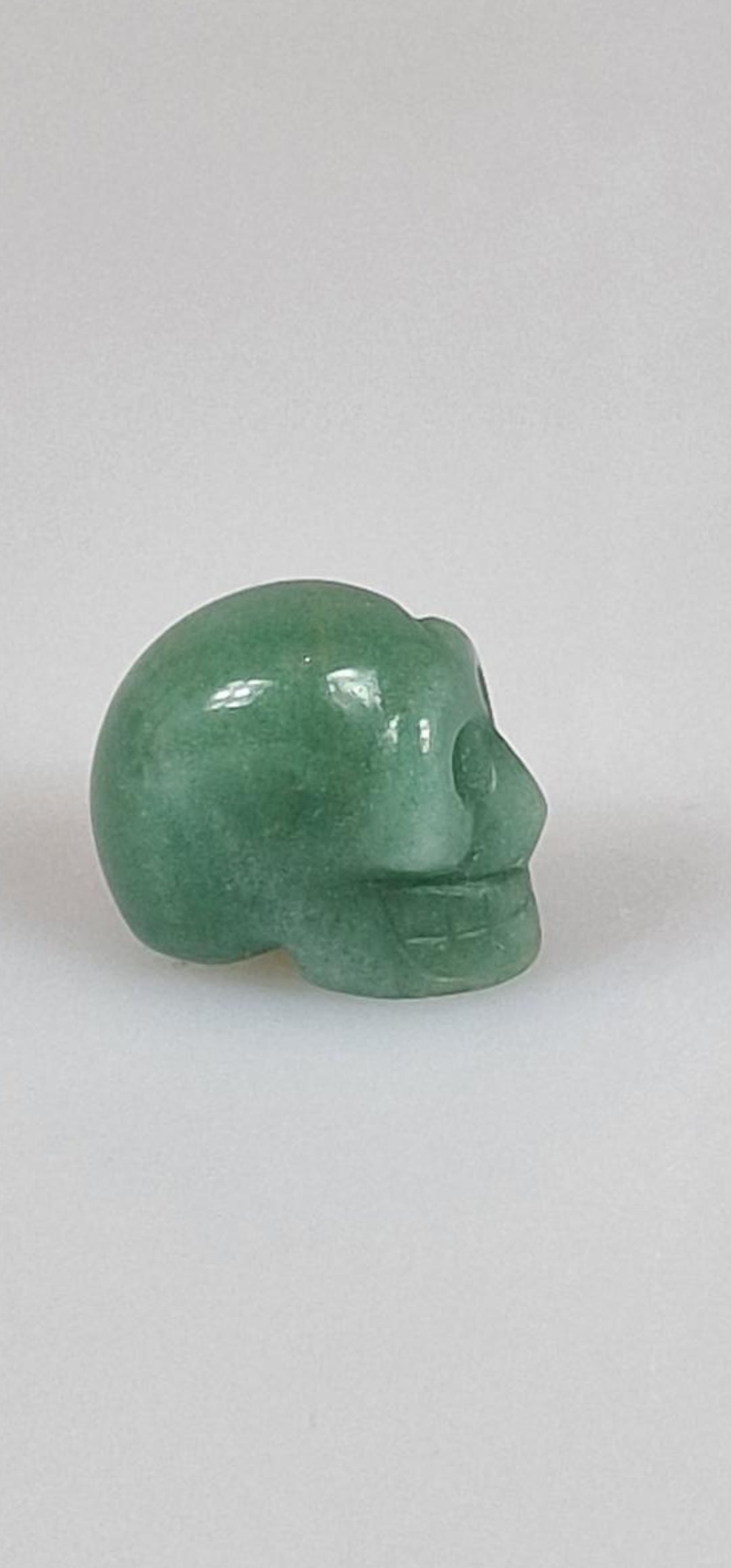 Grüner Aventurin-Kristallschädel. Grüner Aventurin-Edelsteinschädel.