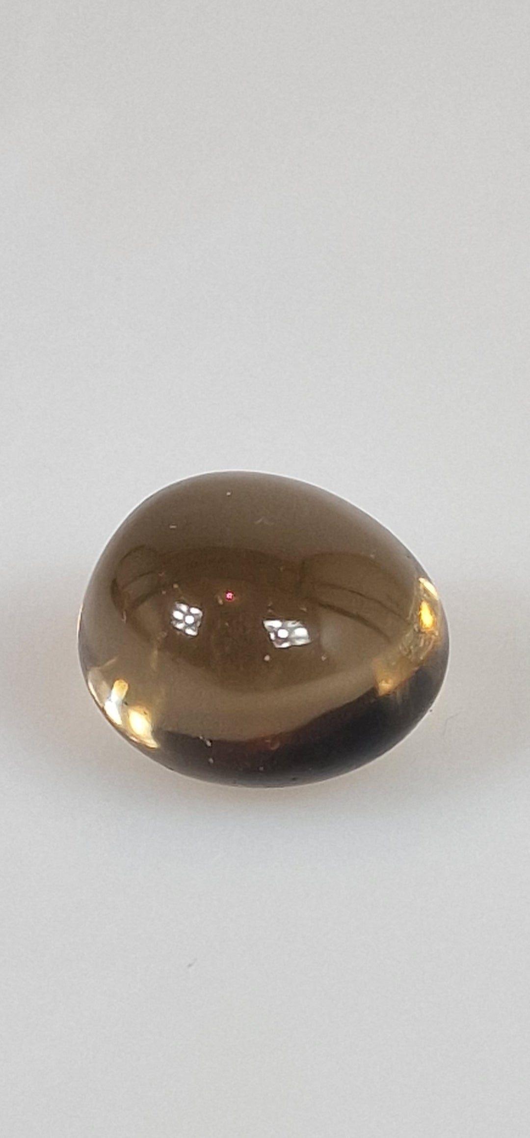 Getrommelte Ghost-Chrystal- oder Phantom-Quarts. Halbedelstein oder Edelstein.