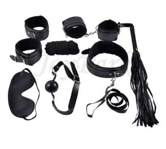 Juego de bondage, un juego para bdsm que incluye cuerda de bondage, látigo, antifaz, gargantilla, esposas para manos y tobillos.
