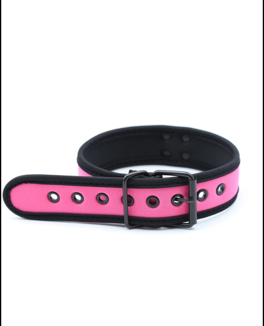 Spielhalsband oder Halsband für Welpen. Eine Halskette in Pink für spannende Spiele.