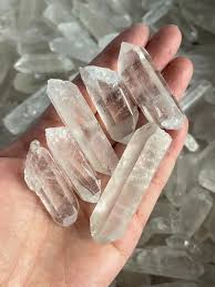 Cuarzo claro, cristal de roca, puntas en bruto.