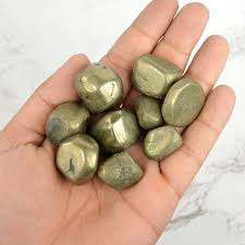 Tumlad Pyrite kristall. Pyrite gemstone.