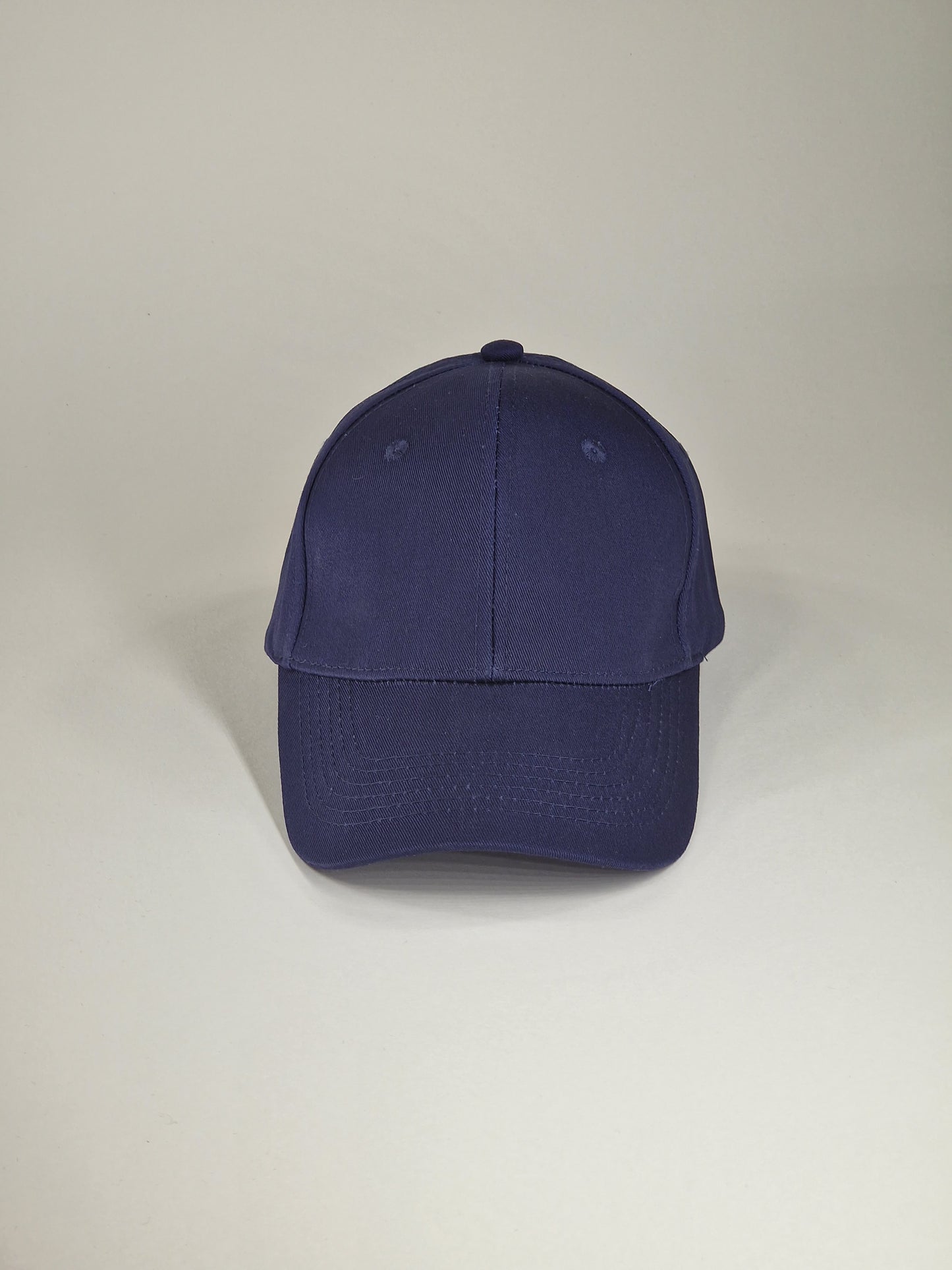 Gorra azul marino o azul marino con estampado propio