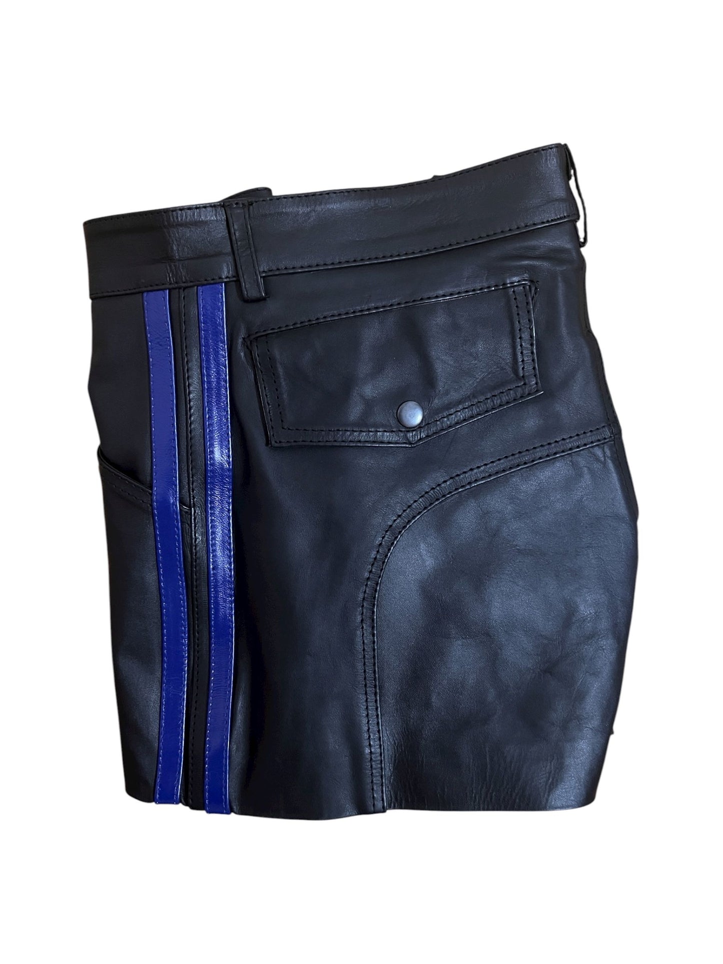 Shorts i riktigt läder, svarta skinnshorts med blå revärer, BDSM och gay