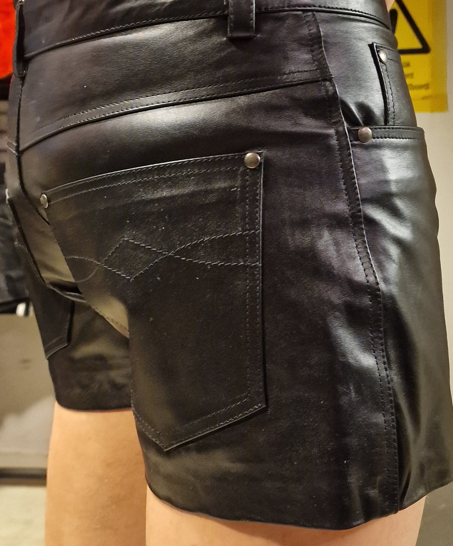 Shorts i äkta läder, inspirerade av klassiska 501 jeans