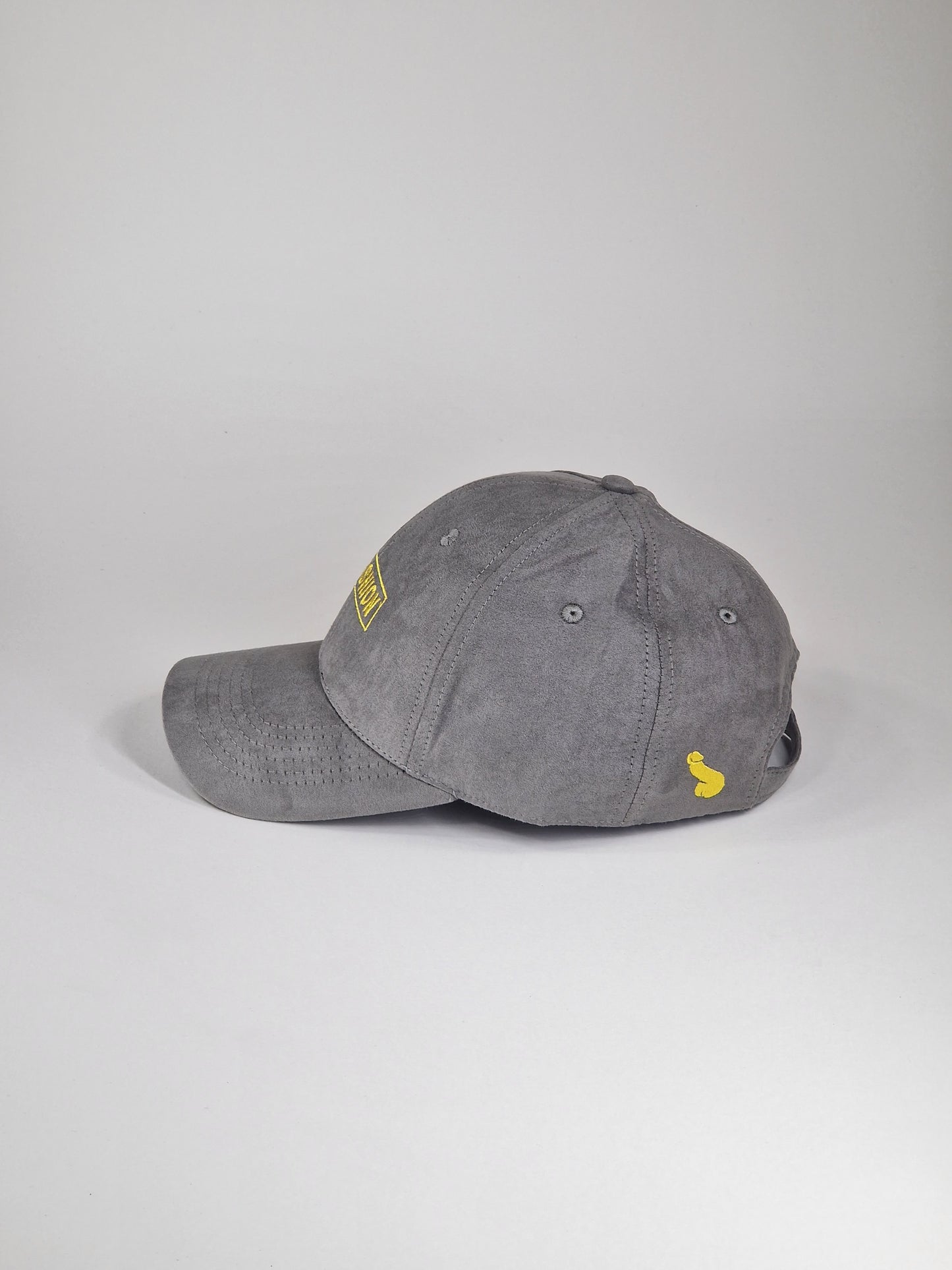 Gorra gris en nobuk