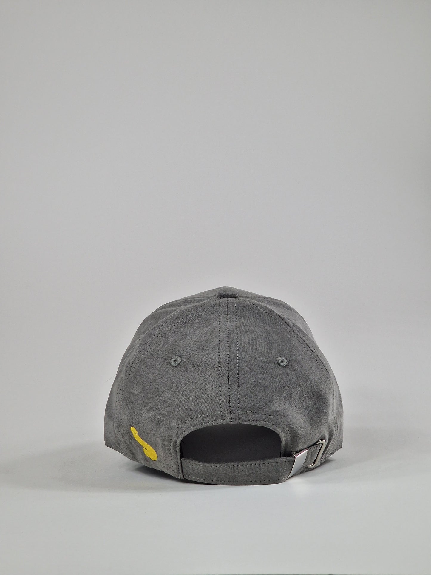 Gorra gris en nobuk