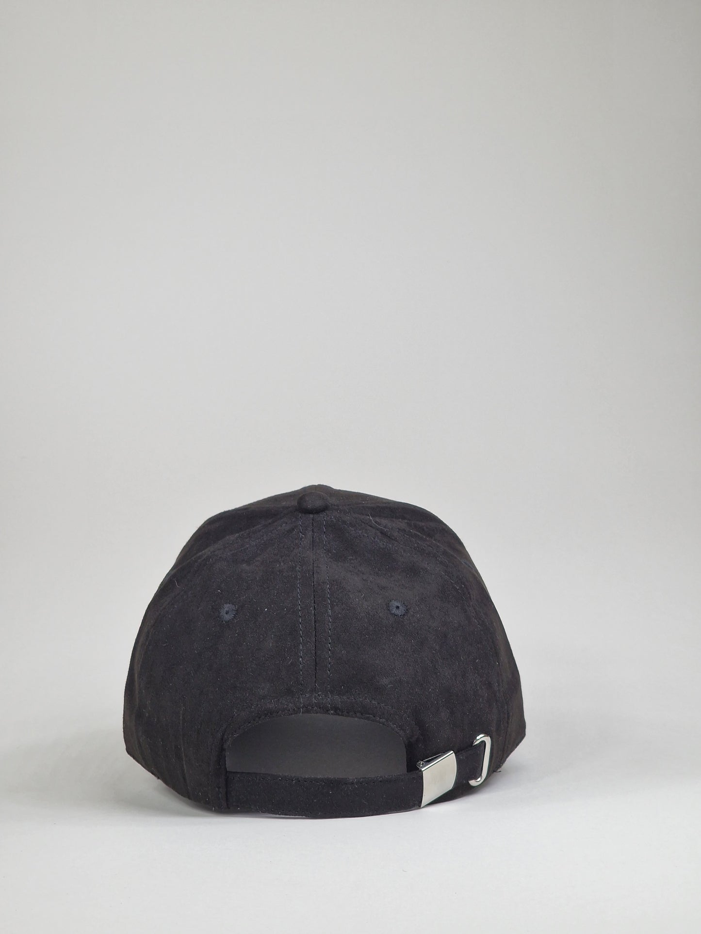 Cap in black nubuck