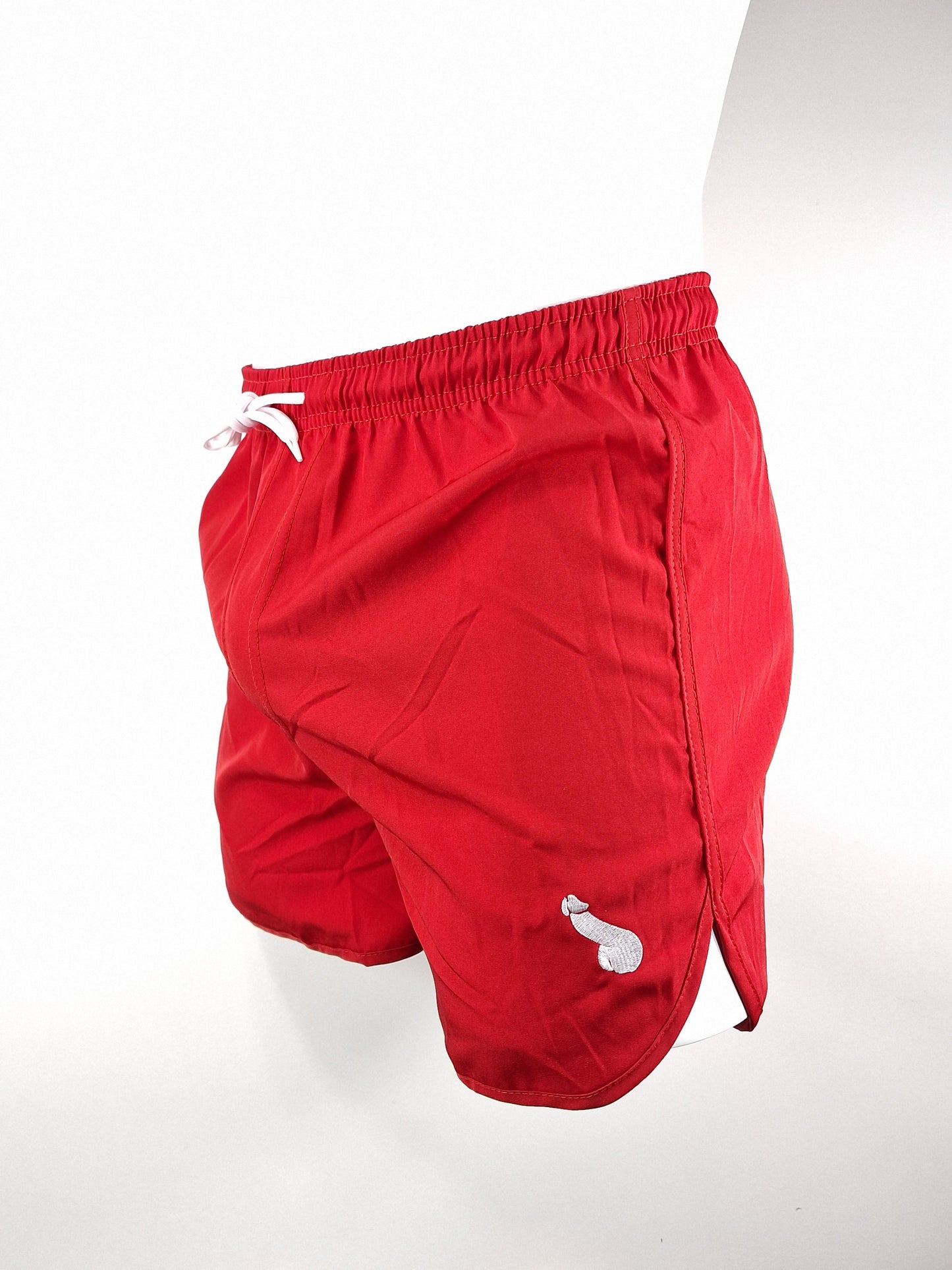 Shorts, tunna och svala, badshorts, strandshorts eller träningsshorts, röda