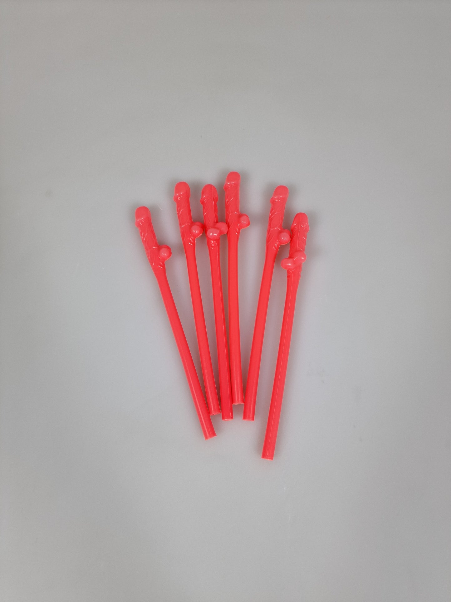 ¡Crea risas y salva el medio ambiente con los chupapollas reutilizables de plástico duro de Dickfashion!