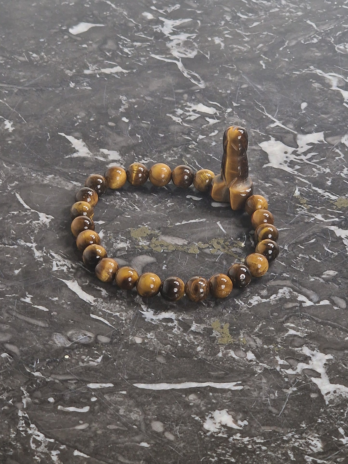 Armband av halvädelstenen Tigeröga i vacker ask