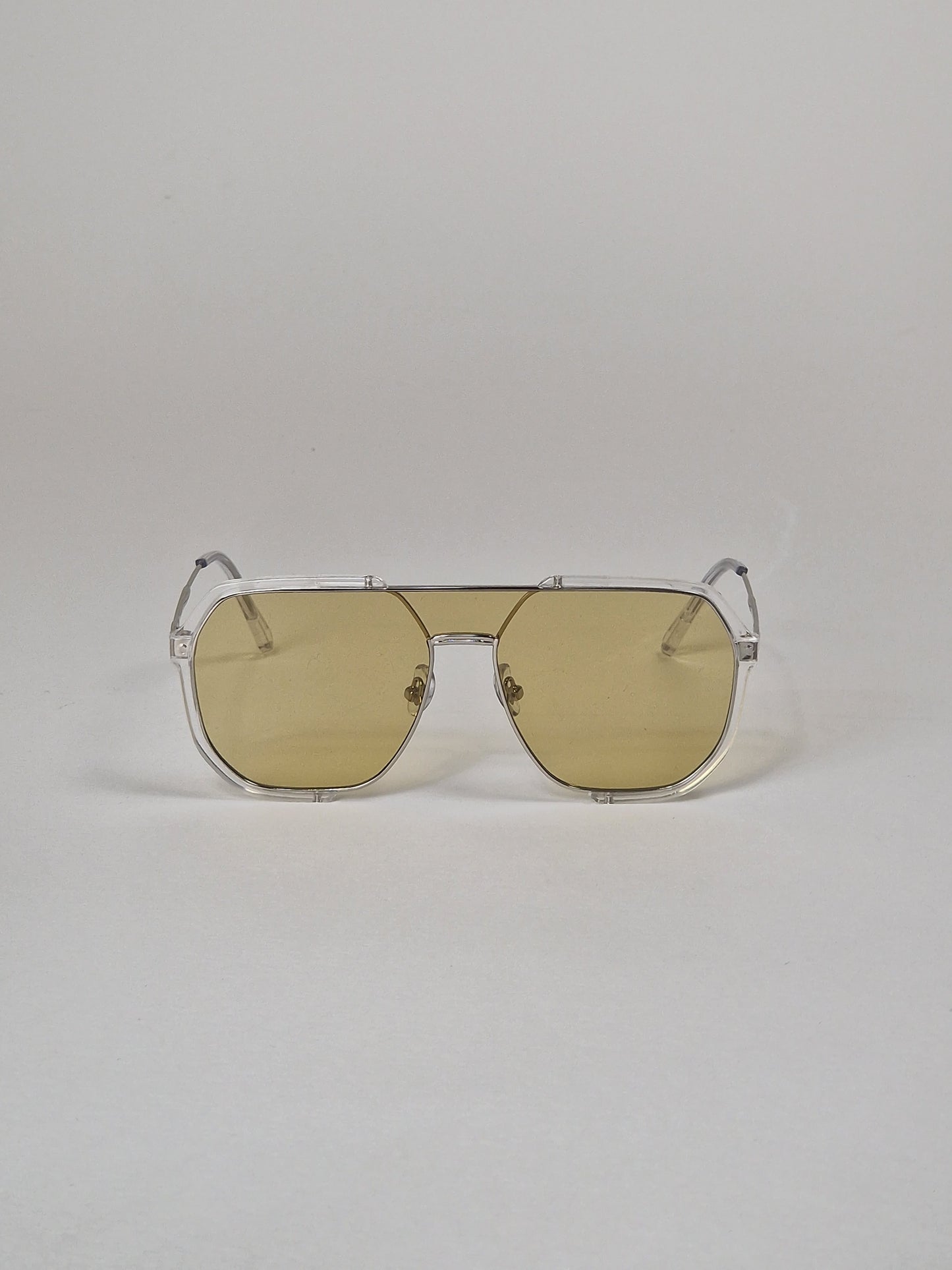 Polarized sunglasses with yellow tinted lenses in a unique model. No. 21
