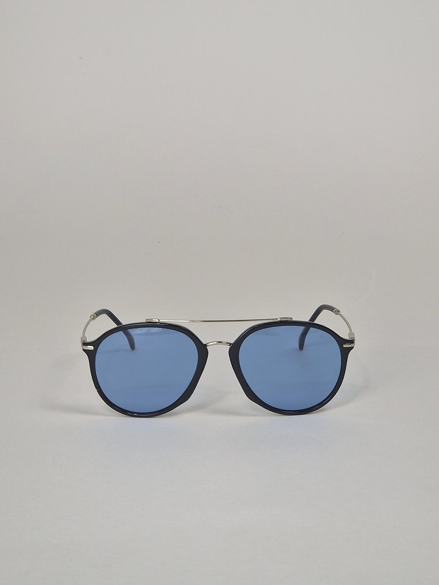 Einzigartige Sonnenbrille mit polarisierten und blau getönten Gläsern. Nr. 16