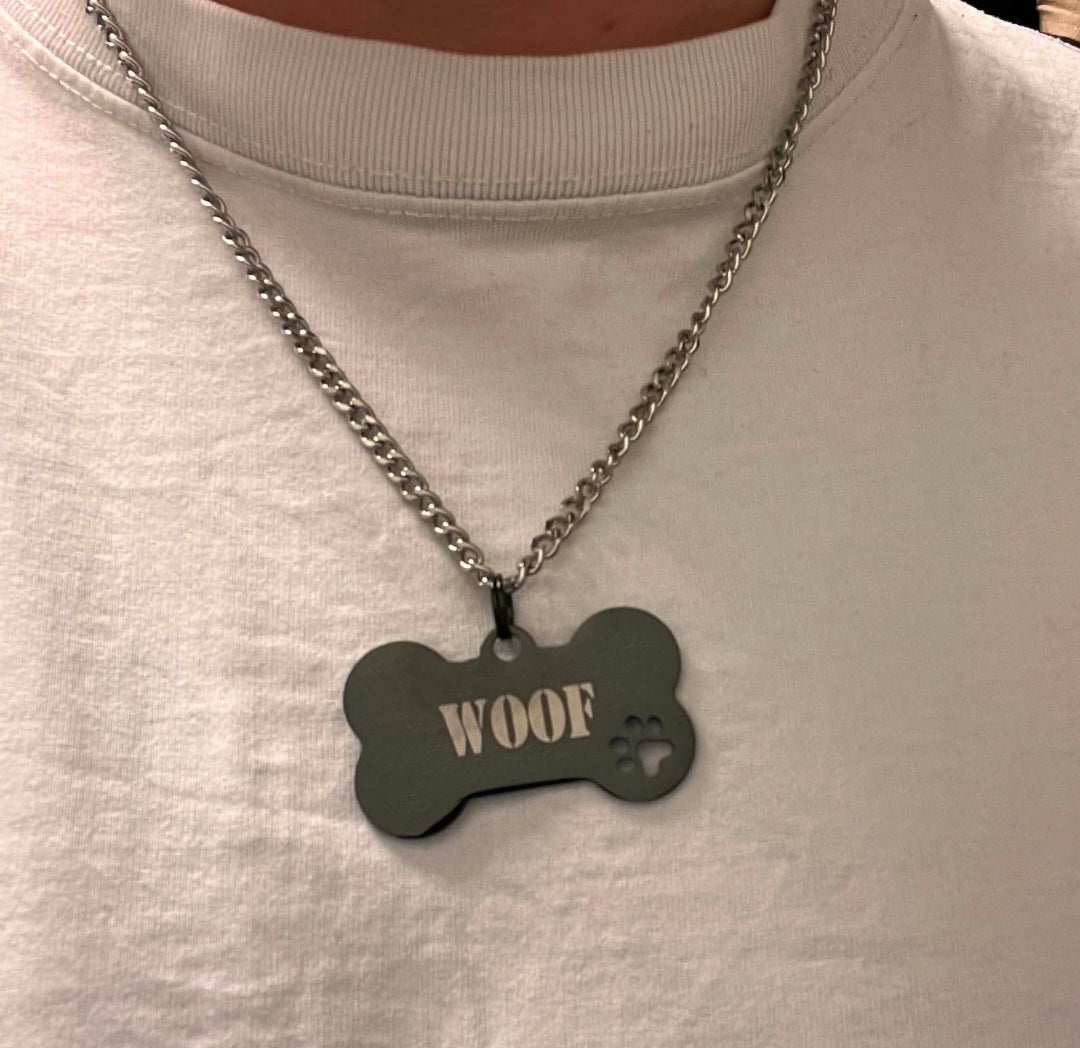Halsband, puppy ben med texten WOOF plus HUND TASS