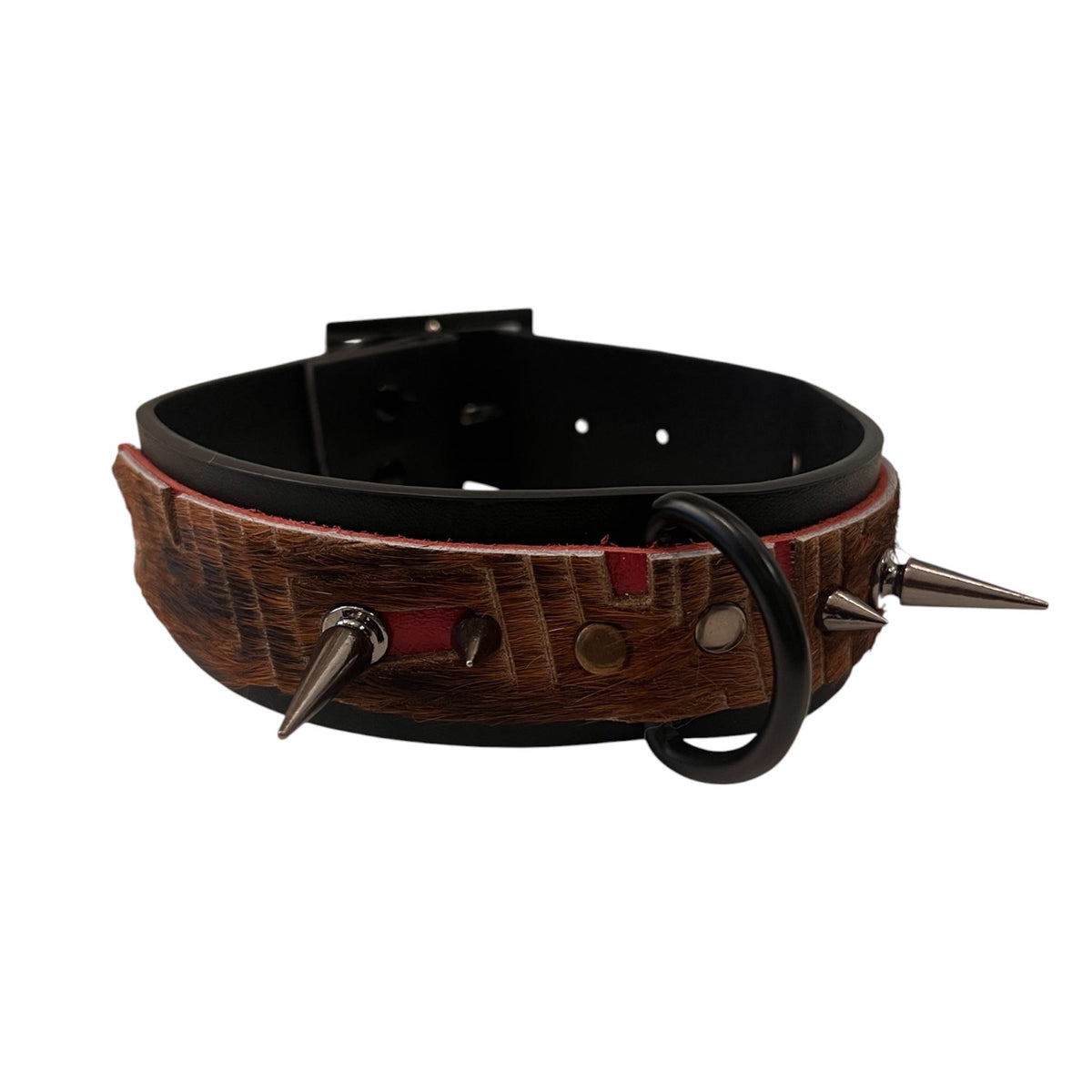 Collar eller choker i läder med nitar