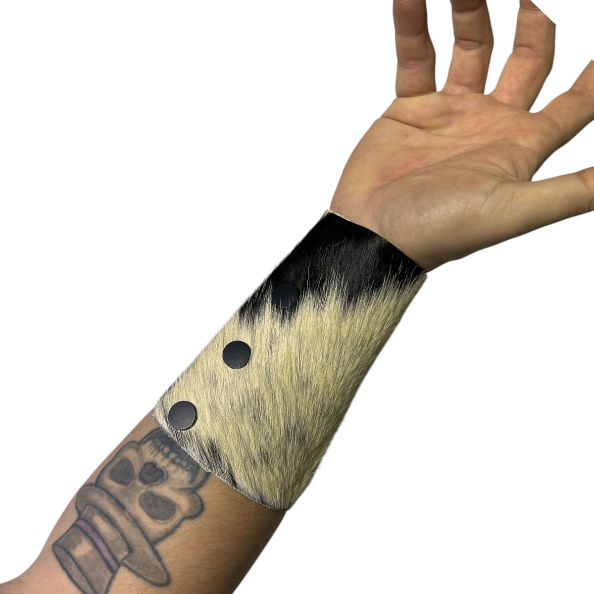Armband, brett i äkta hårigt läder