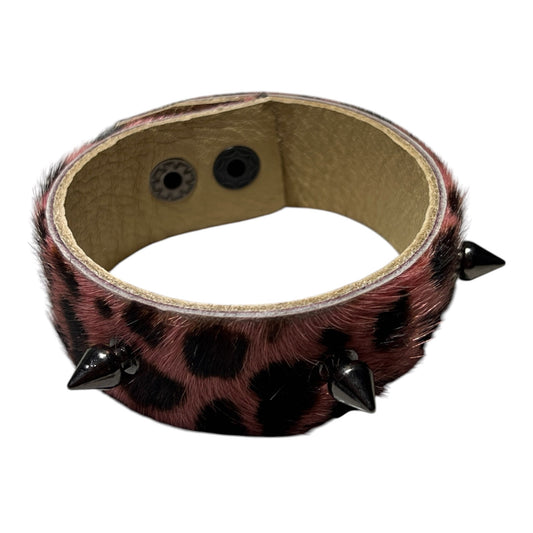 Armband, i äkta leopardfärgat och hårigt läder