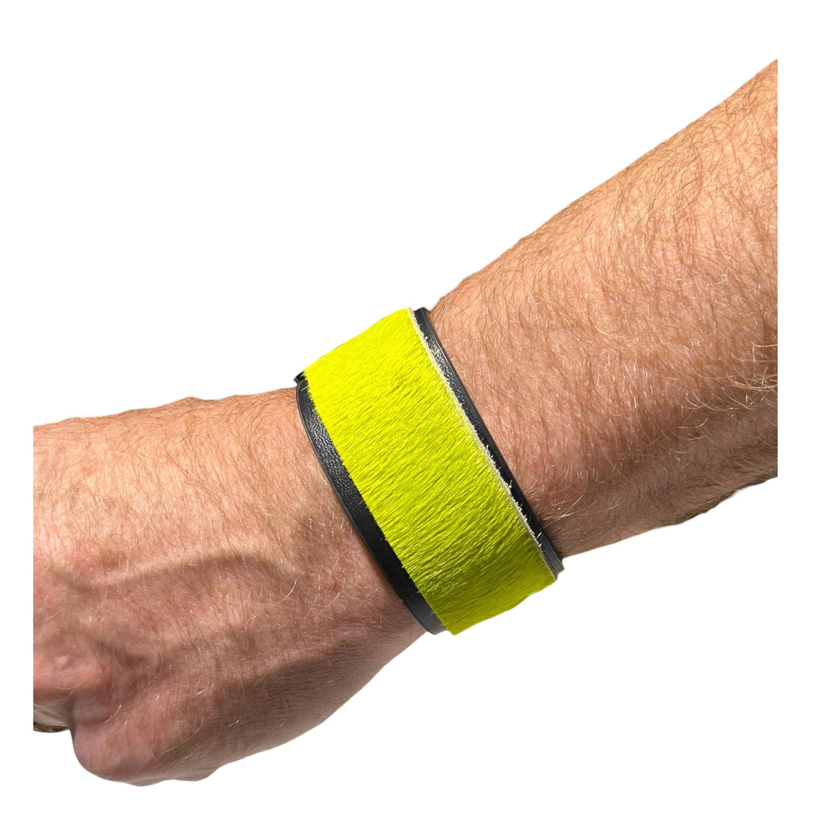 Armband, i äkta svart och grönt hårigt läder