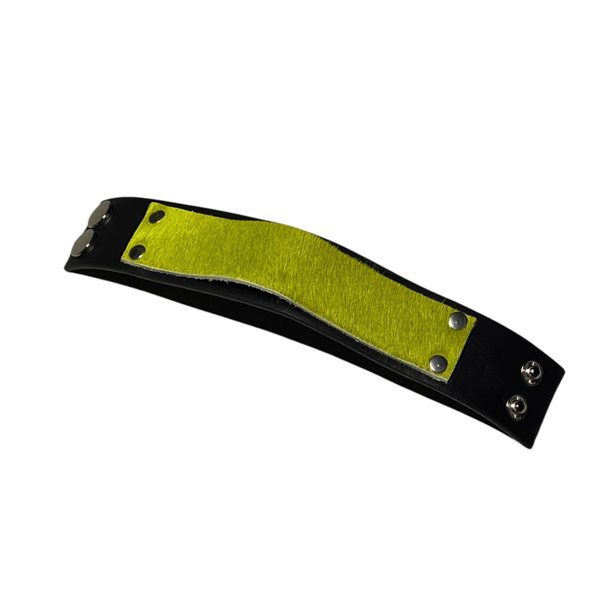 Armband, i äkta svart och grönt hårigt läder