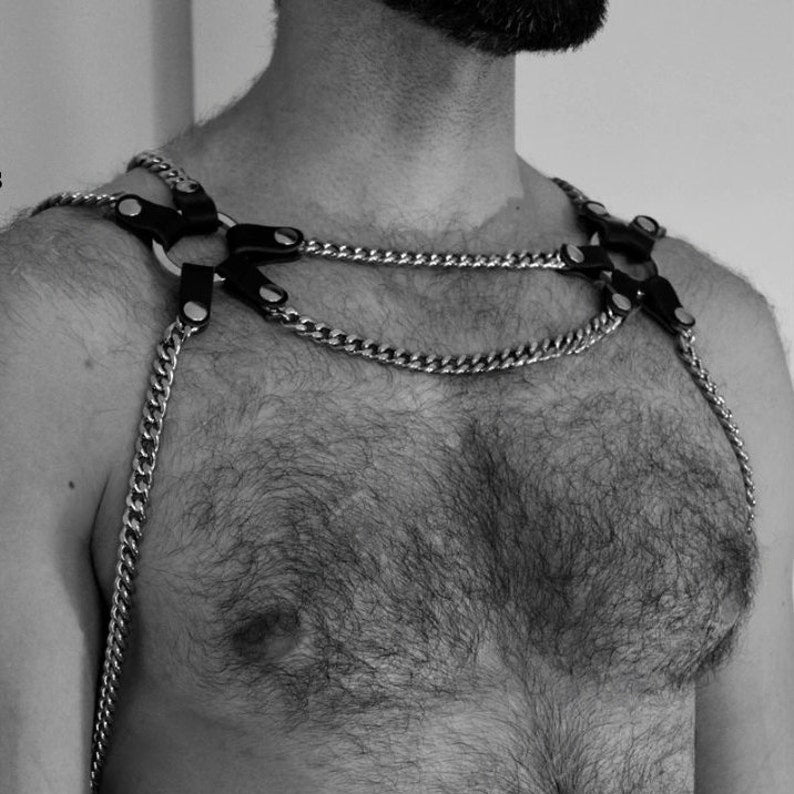 Harness för män med kedjor med kraftfull design och premiumkvalitet