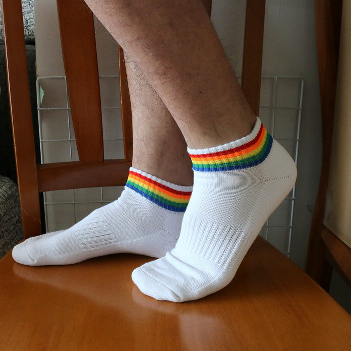 Crew-Socken in Pride-Farben, weiße, regenbogenfarbene Crew-Socken