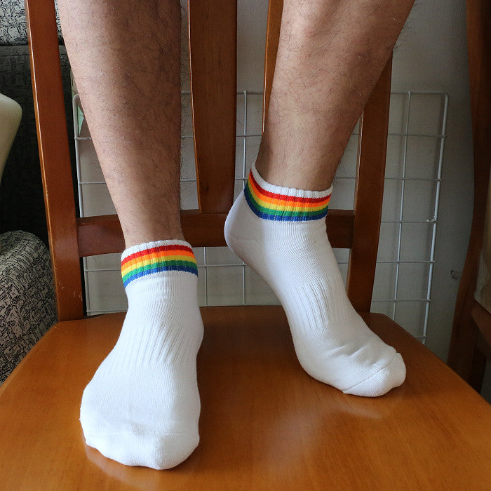 Crew-Socken in Pride-Farben, weiße, regenbogenfarbene Crew-Socken