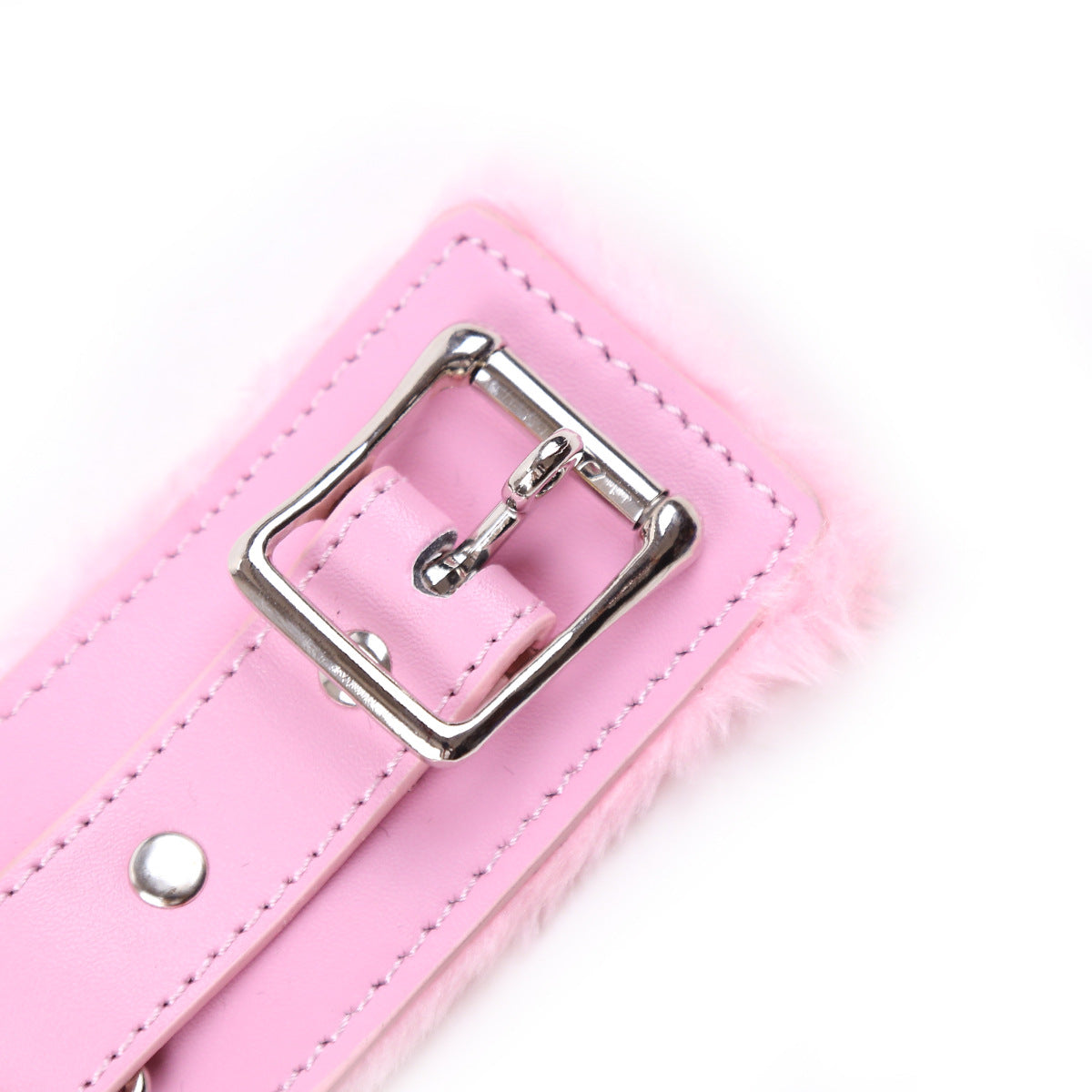 Rosa collar & koppel med fluff i stilren fetish- och cosplaydesign