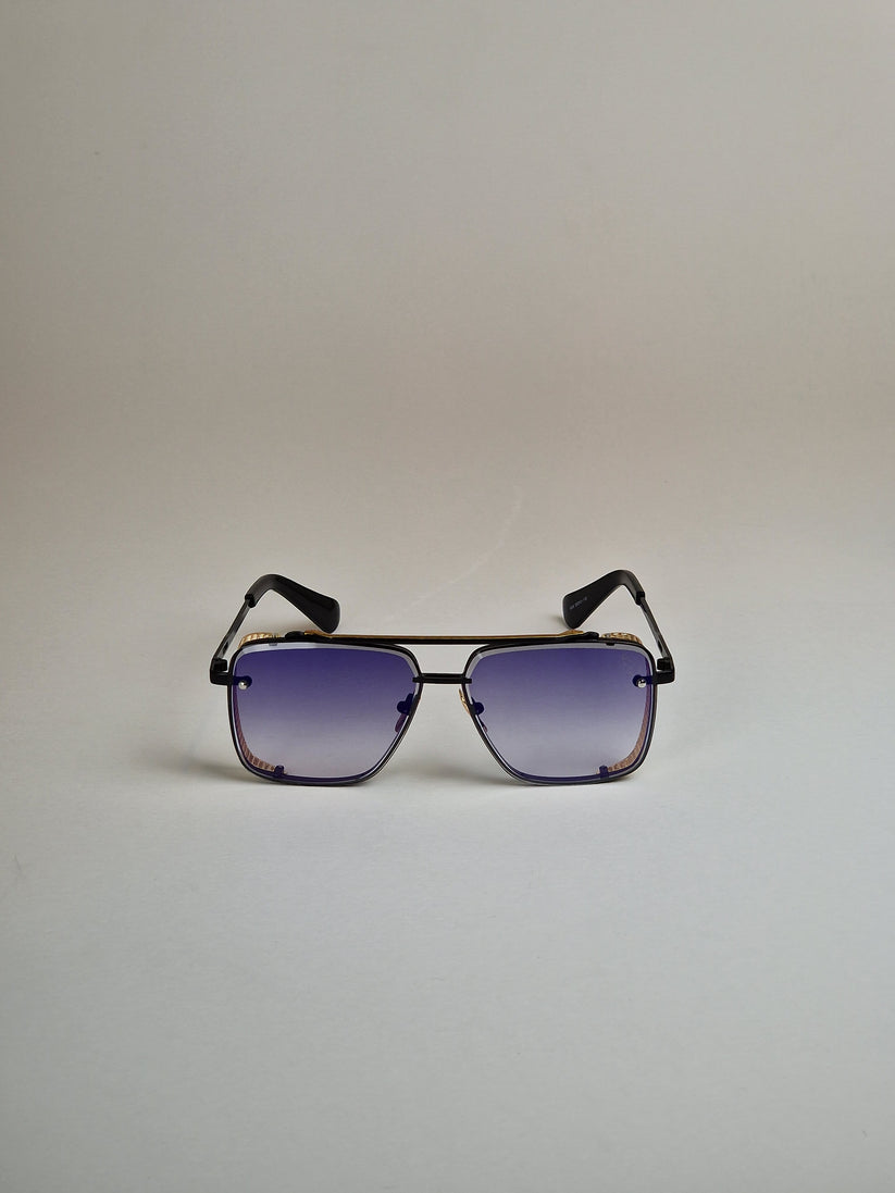 Sonnenbrille mit blauviolett getönten Gläsern. Nummer 38