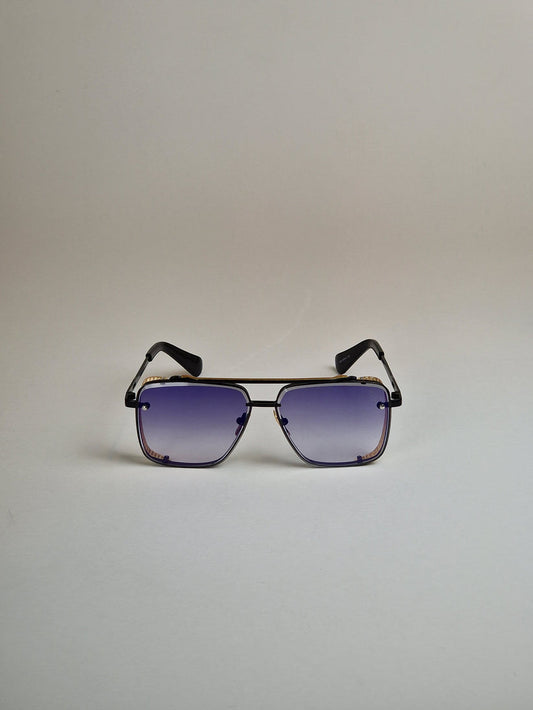 Solglasögon med blå lila-tintade glas. Nummer 38