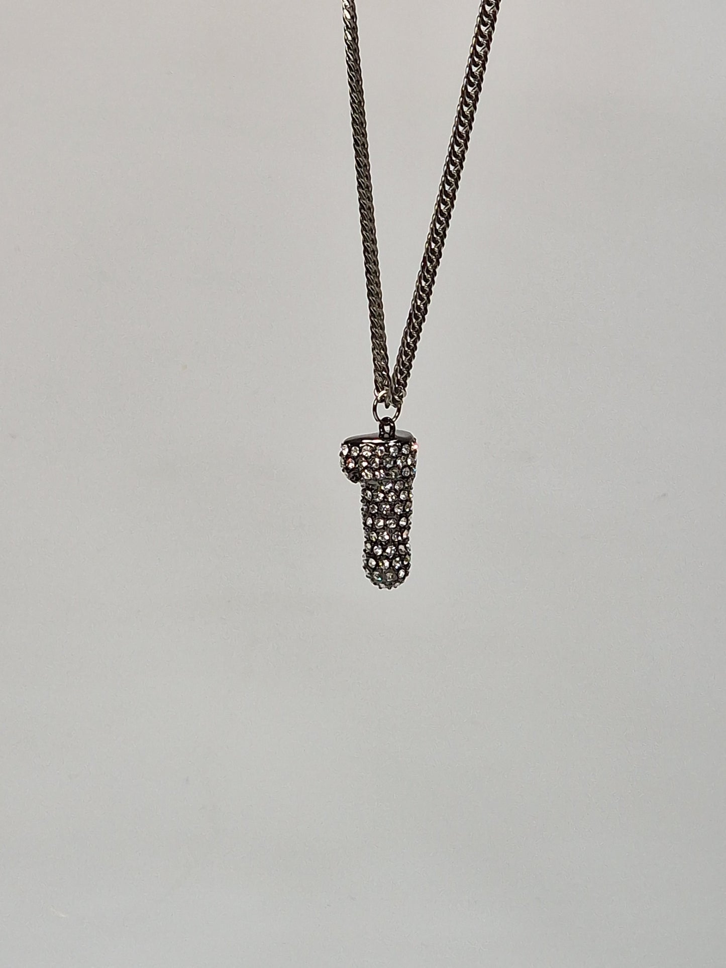 Svart metall med swarovski kristaller  - Halsband 2.5 cm hängsmycke