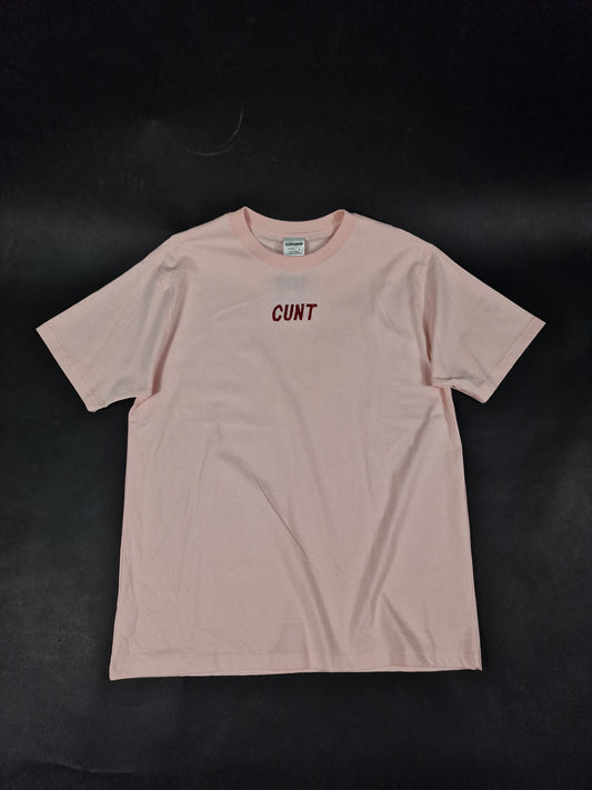 Rosa t-shirt i hög kvalité, 240 gsm heavy cotton med tryck CUNT