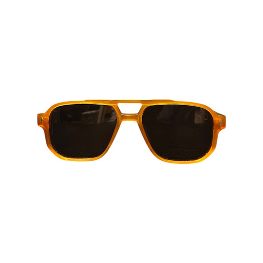 Gafas de sol con lentes oscuras y montura marrón claro transparente no 141