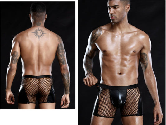 Schwarze sexy Herrenshorts, ein Paar stylische Shorts oder Unterhosen aus Mesh und synthetischem Gummi