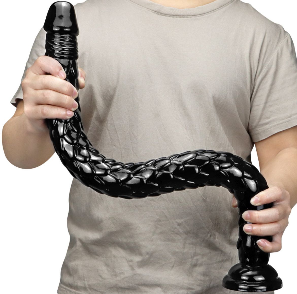 Consolador largo y suave, una auténtica serpiente anaconda. Un consolador de 62 cm de largo con un fuerte tapón de succión.