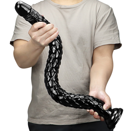 Lång och mjuk dildo, en riktig anaconda snake. En 62 cm lång dildo med kraftig sugpropp.