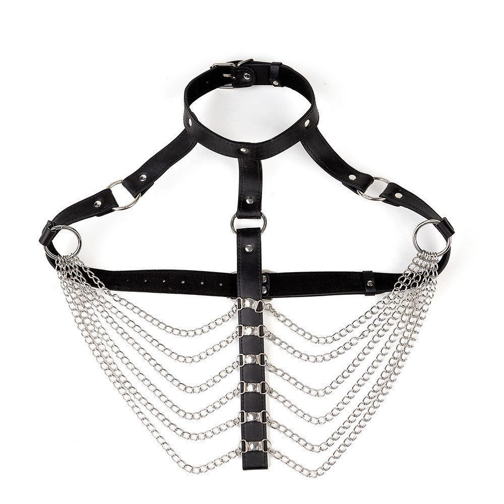 Harness i läder med sex kedjor och choker