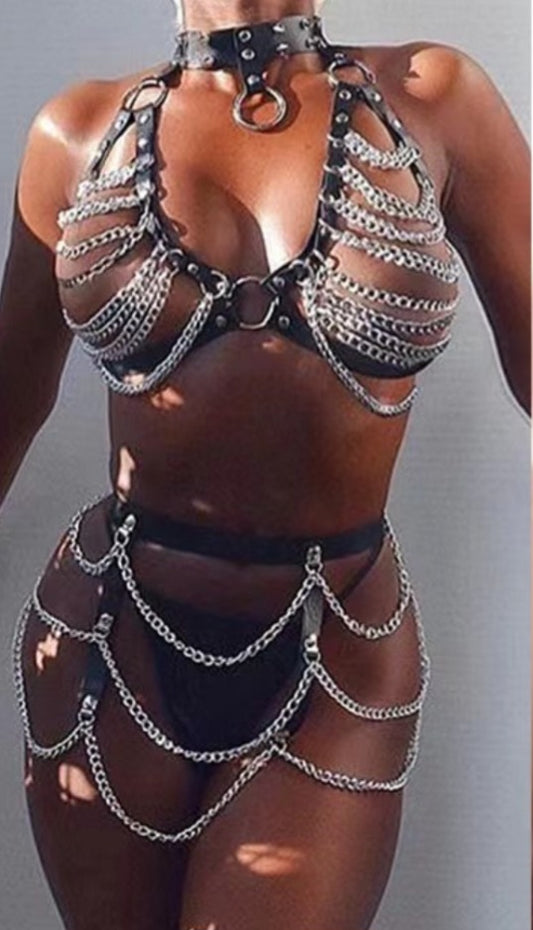 Women's or unisex two-piece harness with chains. Both chest harness and waist harness are included