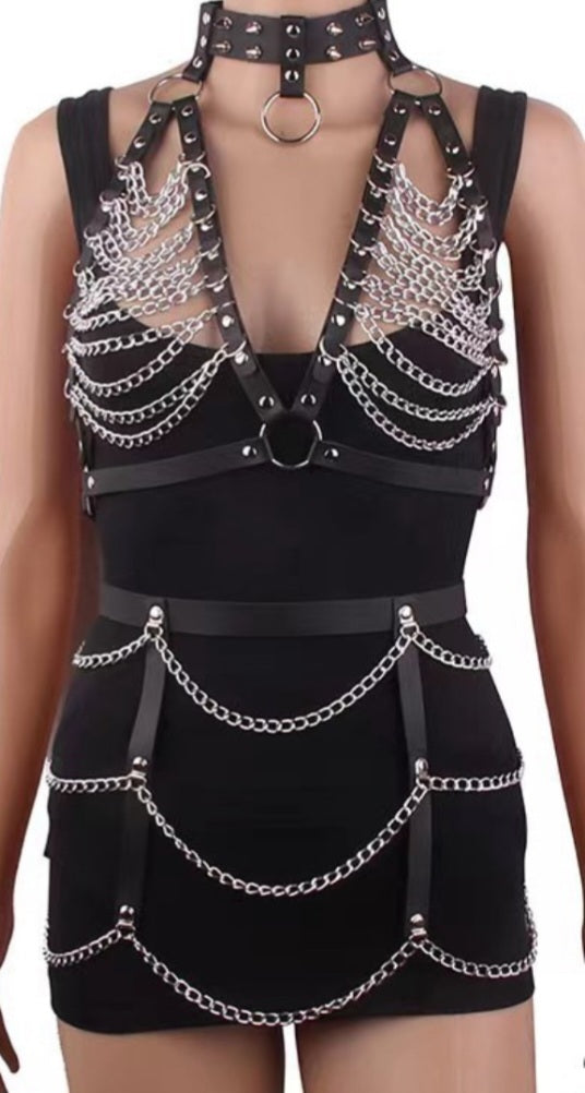 Women's or unisex two-piece harness with chains. Both chest harness and waist harness are included