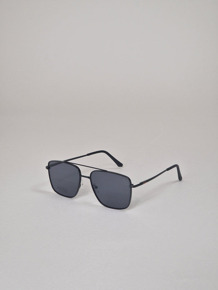 Solglasögon, polariserade svart-tintade herrglasögon. No.33