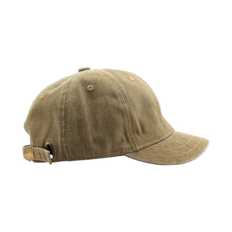 Keps med kort skärm i många olika färger