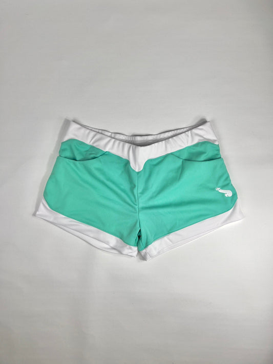 Shorts in turquoise and white