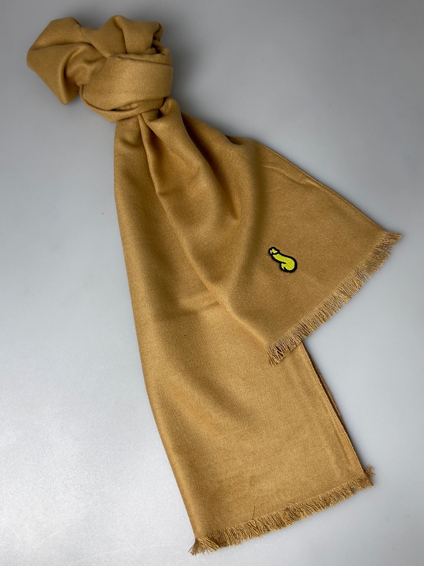 Beige eller gul halsduk, snygg och varm