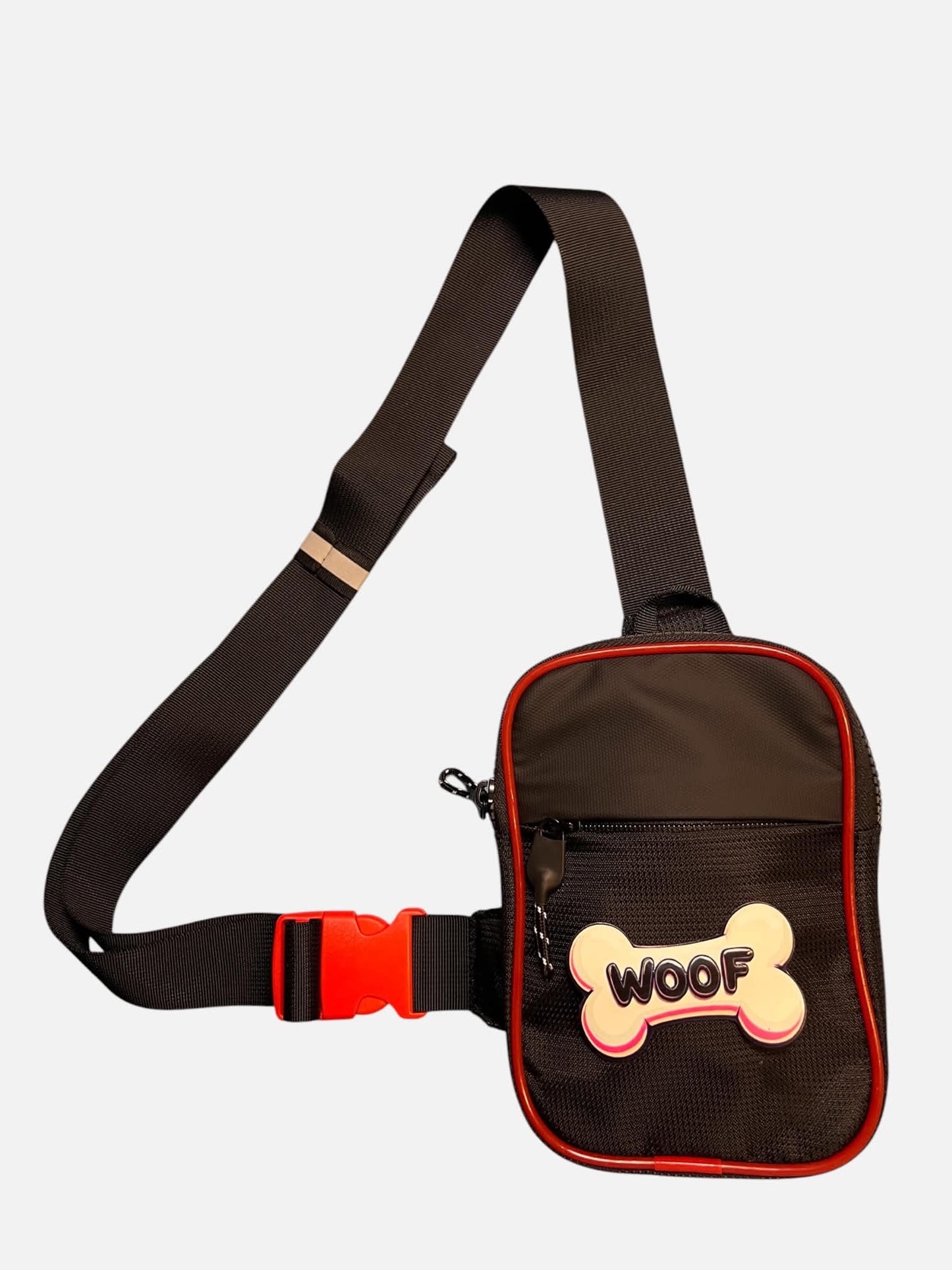 Chest bag, sling bag, i svart och rött med olika 3d tryck som GAYMER, EWW KEEP YOUR KIDS AWAY mfl