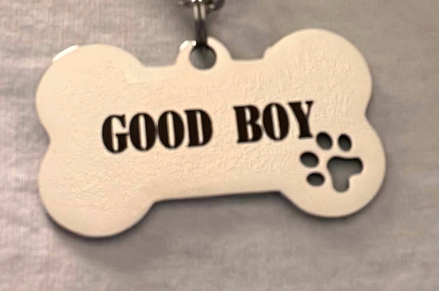 Halsband, tjock kedja, med ben för valpar som gillar puppy play med texterna, good boy, WOOF eller puppy