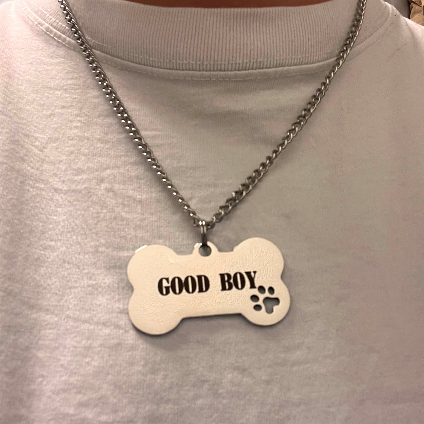 Halsband med ben för valpar som gillar puppy play med texterna, good boy, WOOF eller puppy