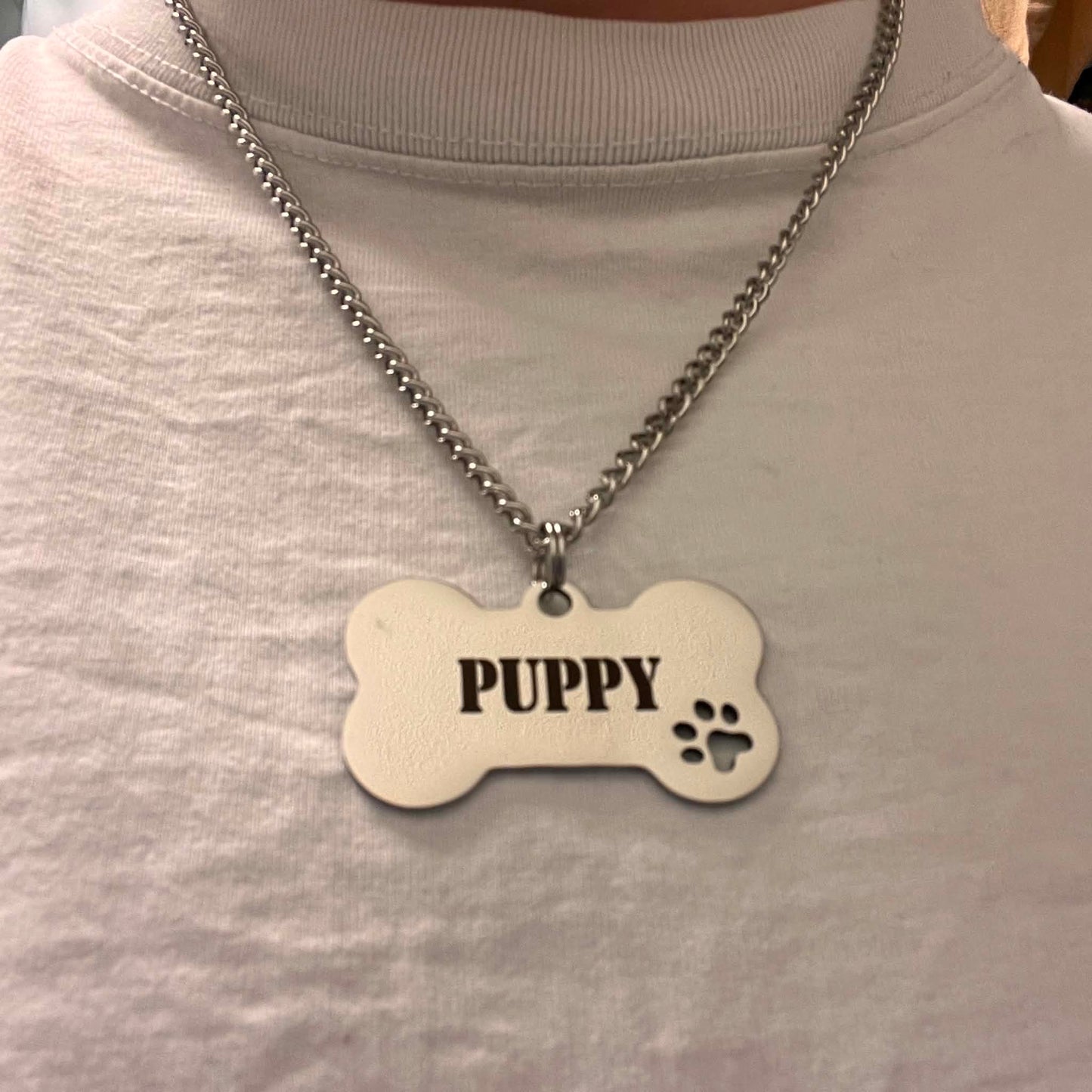 Halsband med ben för valpar som gillar puppy play med texterna, good boy, WOOF eller puppy