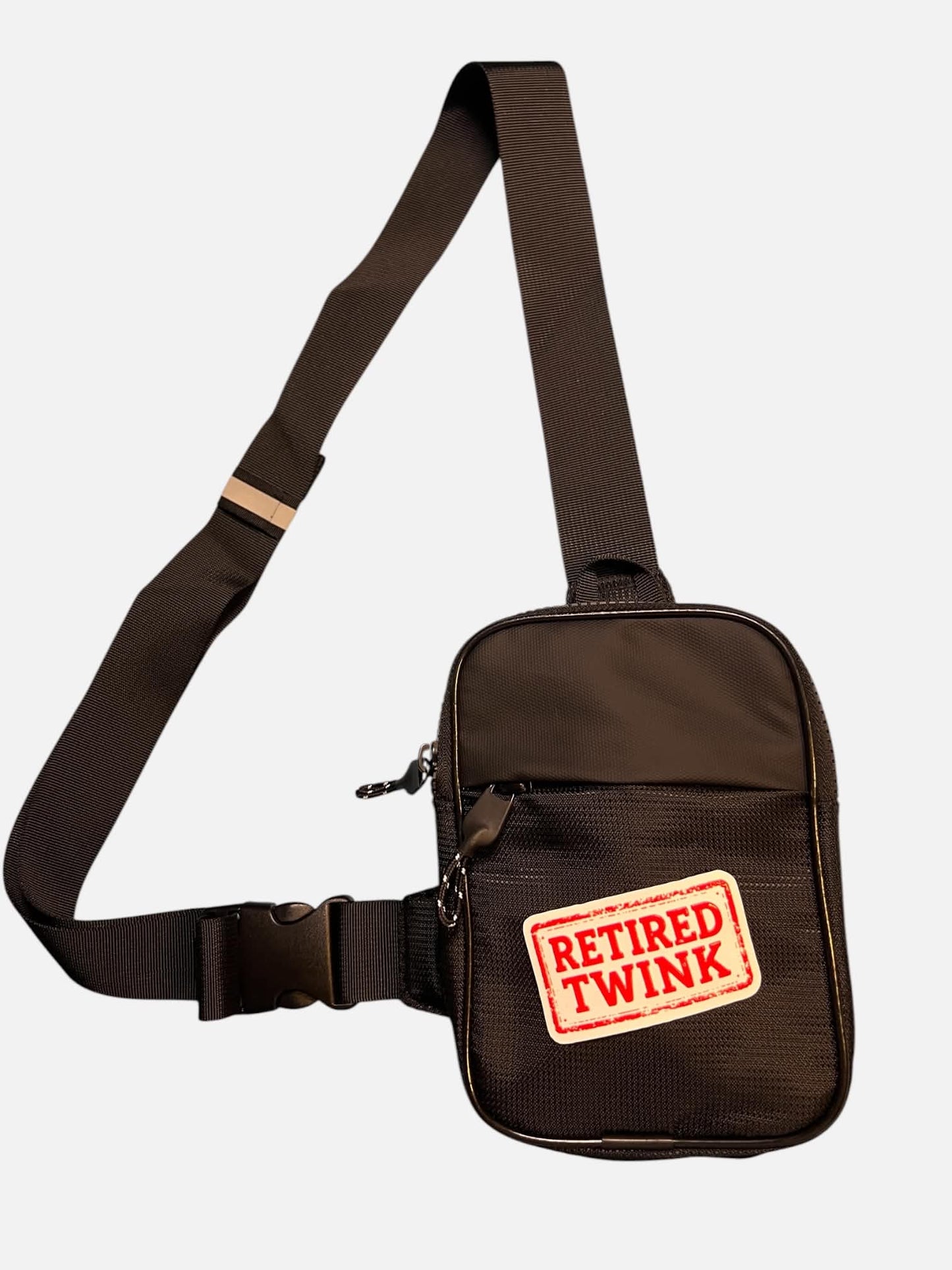 Chest bag, sling bag, i svart med olika 3d tryck som RETIRED TWINK,  WOOF mfl