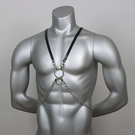 Svart harness med silver kedjor