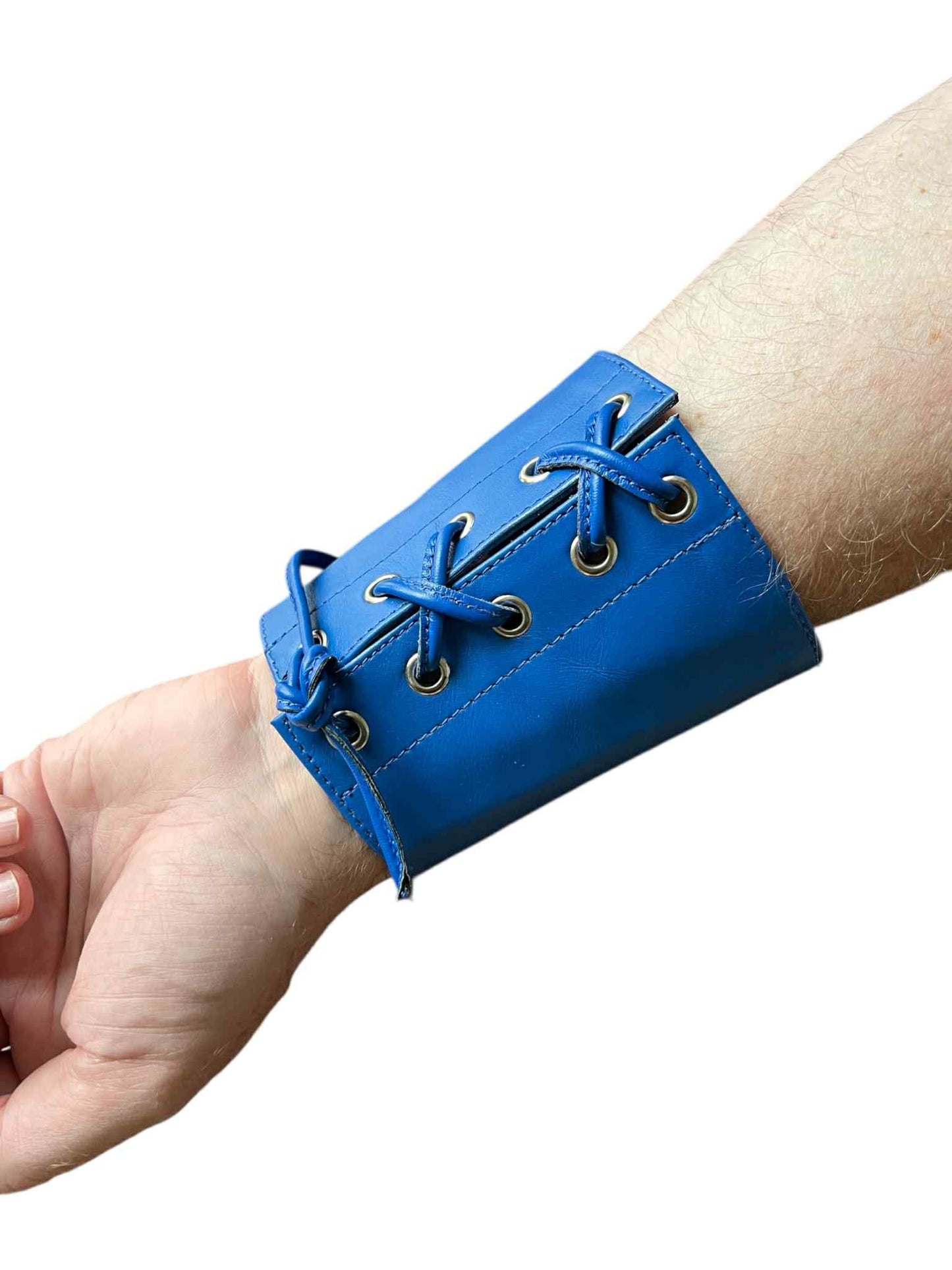 Armband i äkta svart eller blått läder