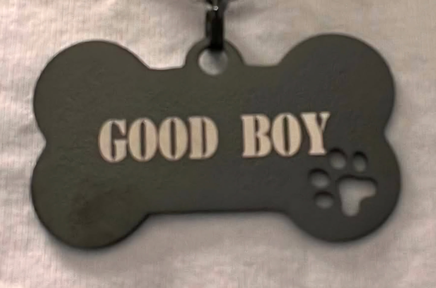 Halsband, tjock kedja, med ben för valpar som gillar puppy play med texterna, good boy, WOOF eller puppy